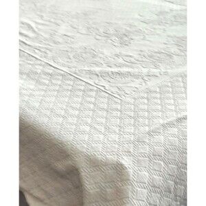 PEACOCK ALLEY Beige Matelasse Coverlet Bedspread Portugal Luxury 85' x 84' READ